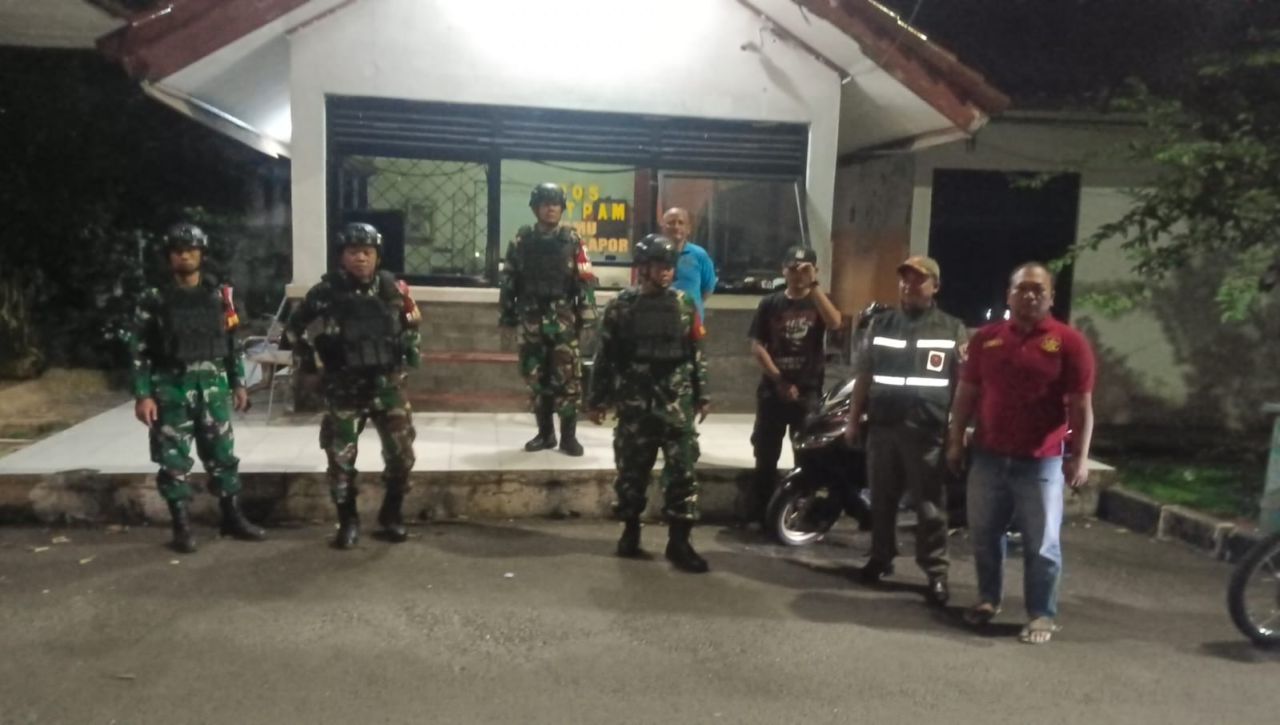 Koramil 08/Duren Sawit dan Komduk Gelar Patroli Malam, Warga Diajak Waspada di Tengah Cuaca Ekstrem